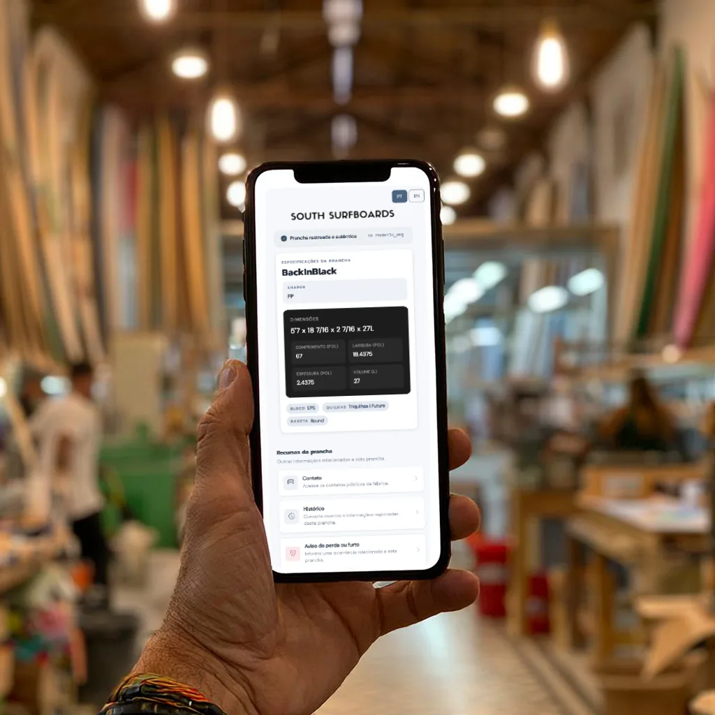 Celular exibindo a página digital ativa da prancha, no mesmo ambiente da ficha em papel.